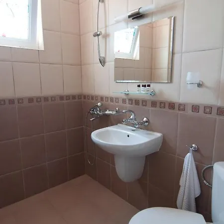 Hiora Πανσιόν 3*