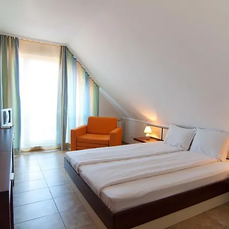 Πανσιόν Hiora