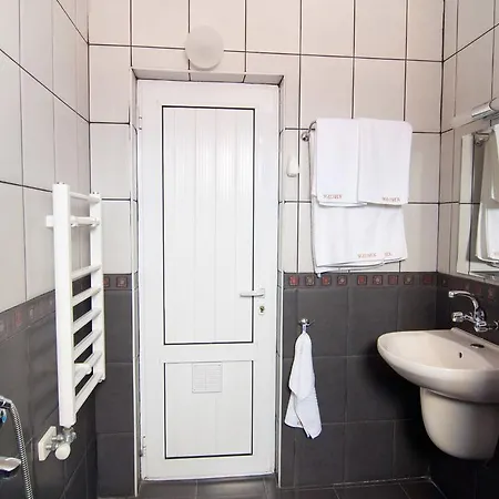 Πανσιόν Hiora