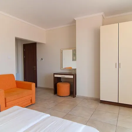 Πανσιόν Hiora